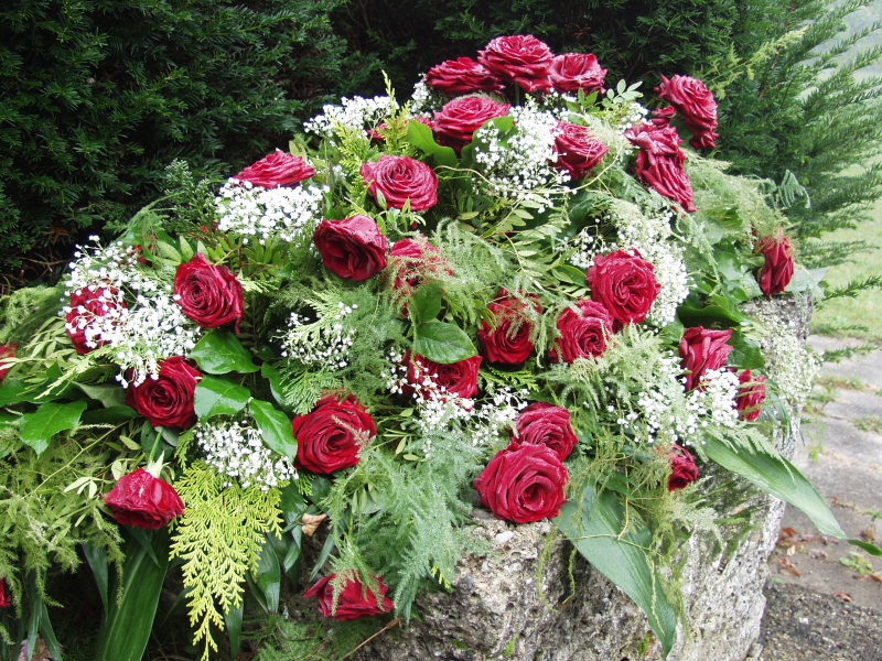 funeraire-PONTEVES-min_roses-61203